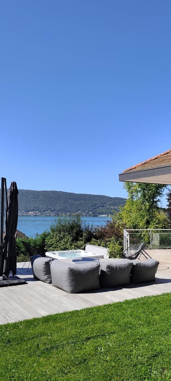 Sunshine Villa in front of Annecy Lake Villa in Menthon-Saint-Bernard