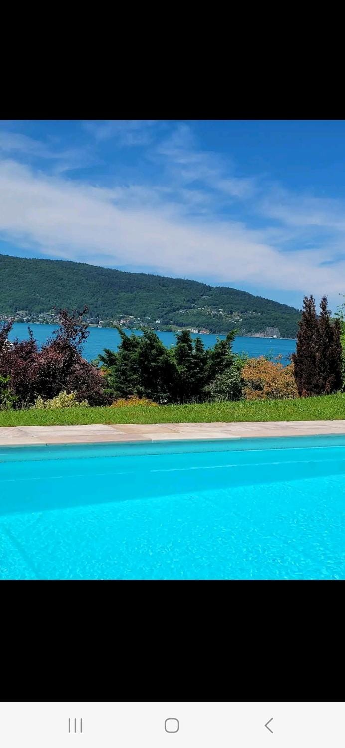 Sunshine Villa in front of Annecy Lake Villa in Menthon-Saint-Bernard