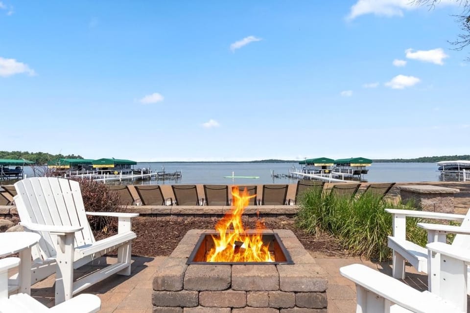 Lakefront Gull Lake 2BR Condo Boat Rentals Available Bay Colony 773 Apartment in Nisswa
