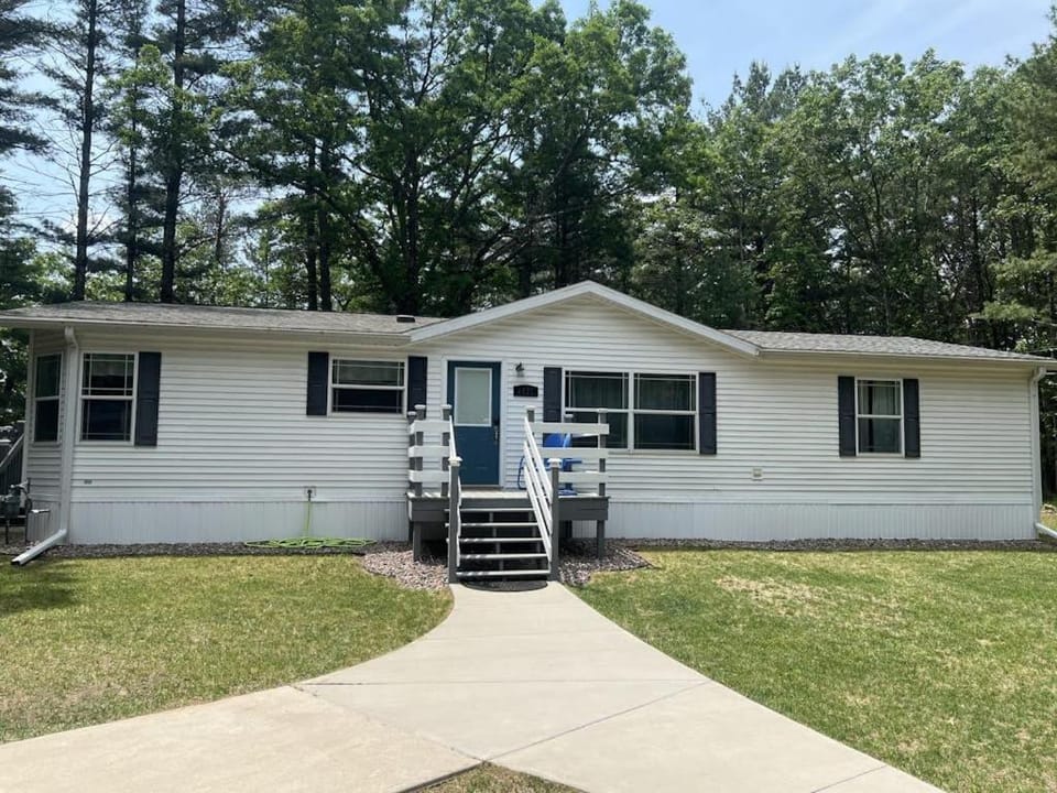Wildwood by the Lake House in Castle Rock Lake