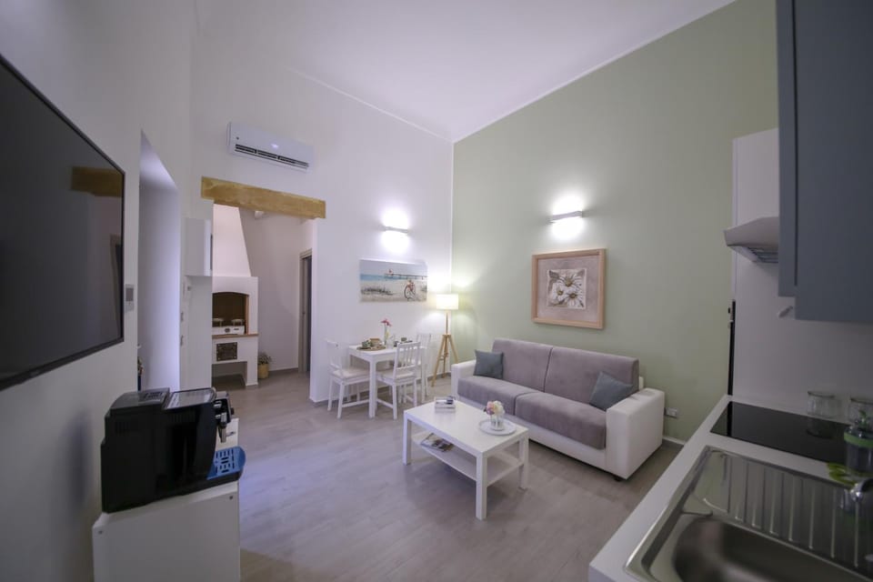 Communal lounge/ TV room, TV and multimedia, Kitchen or kitchenette, Living room, Seating area, Evening entertainment, Breakfast, minibar, air conditioner