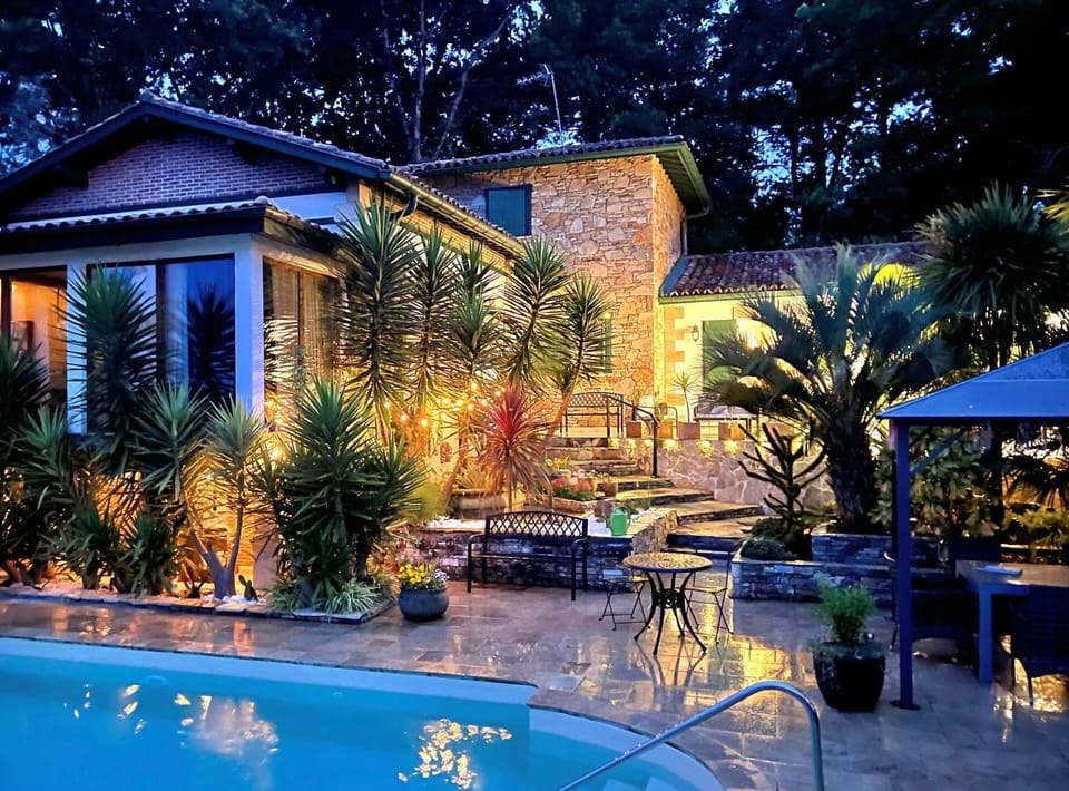 Property building, Patio, Garden, Garden view, Pool view, Swimming pool, sunbed