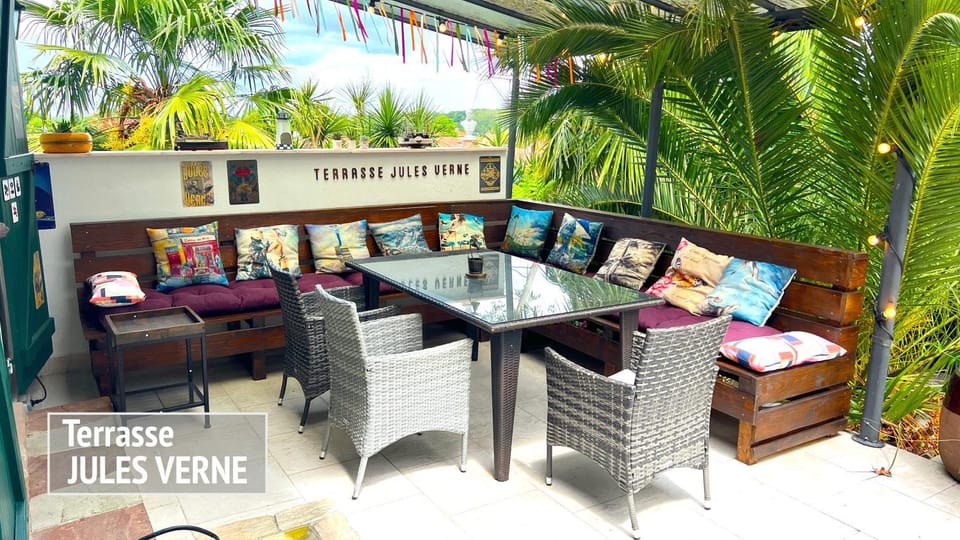 Property building, Balcony/Terrace, Breakfast