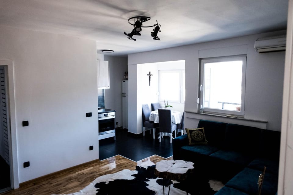 Living room, Photo of the whole room