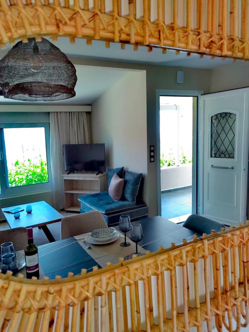 Living room, Seating area, Dining area