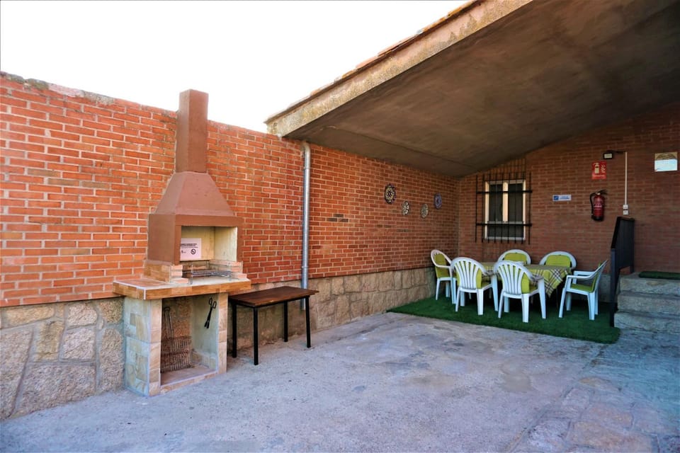 Casa Rural EL HUERTO con Jardín House in Castile and León