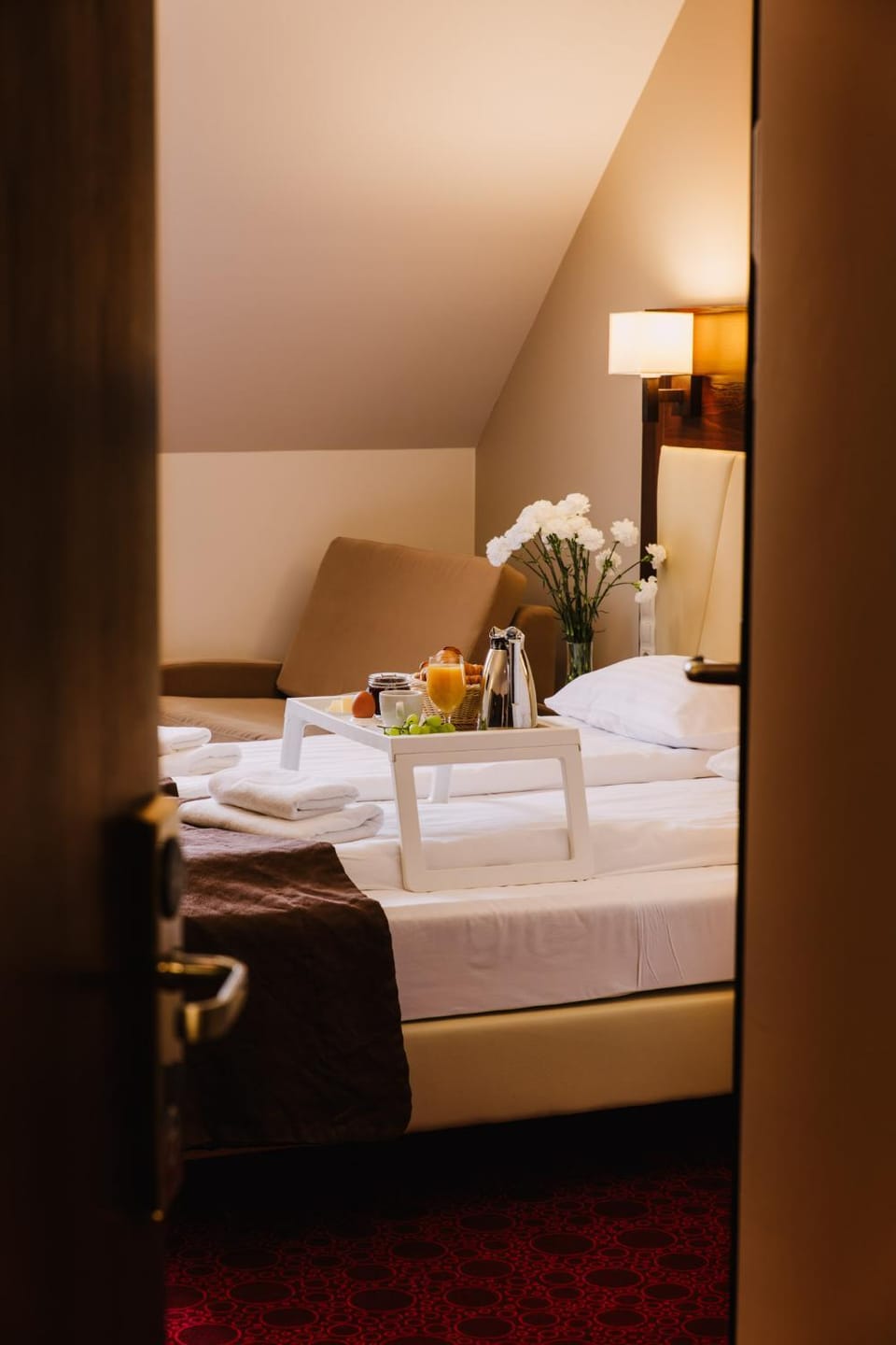 Bed, Photo of the whole room, Bedroom, towels