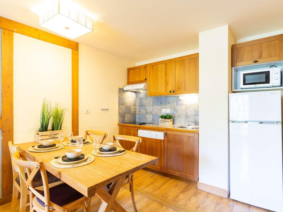 Appartement centre-ville avec balcon, piscine et parking sécurisé - FR-1-296-394 Apartment in Saint-Lary-Soulan