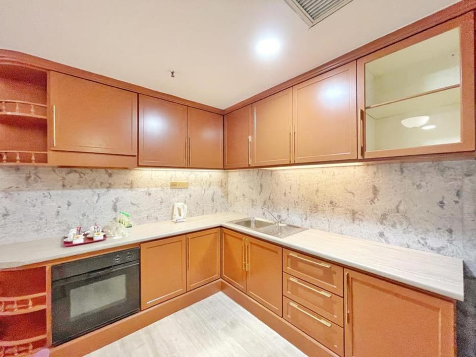 minibar, oven, kitchen