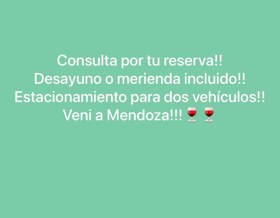 CASA PARA DOS A OCHO PERSONAS CON ESTACIONAMIENTO PARA DOS AUTOS Y DESAYUNO o MERIENDA INCLUIDO House in Mendoza