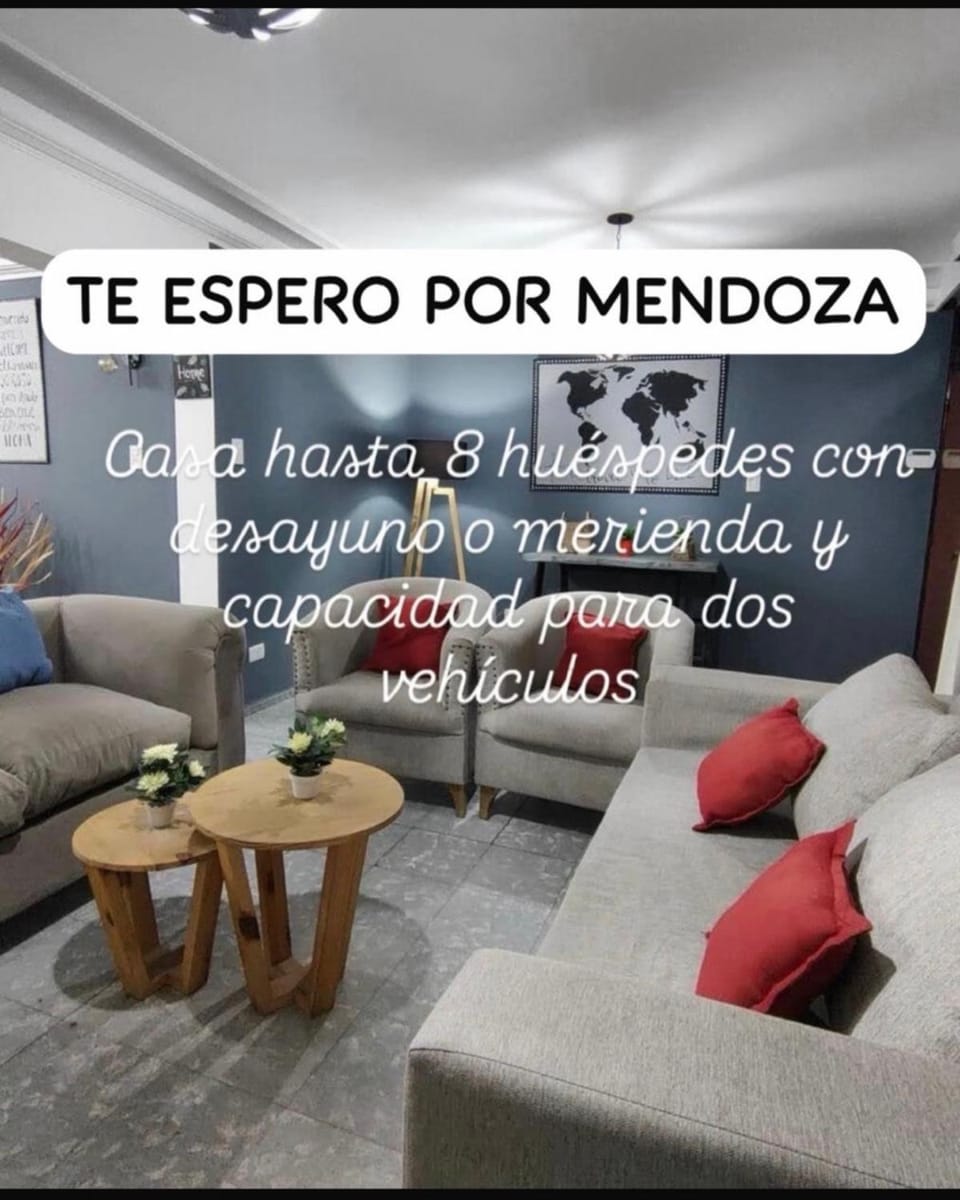 CASA PARA DOS A OCHO PERSONAS CON ESTACIONAMIENTO PARA DOS AUTOS Y DESAYUNO o MERIENDA INCLUIDO House in Mendoza