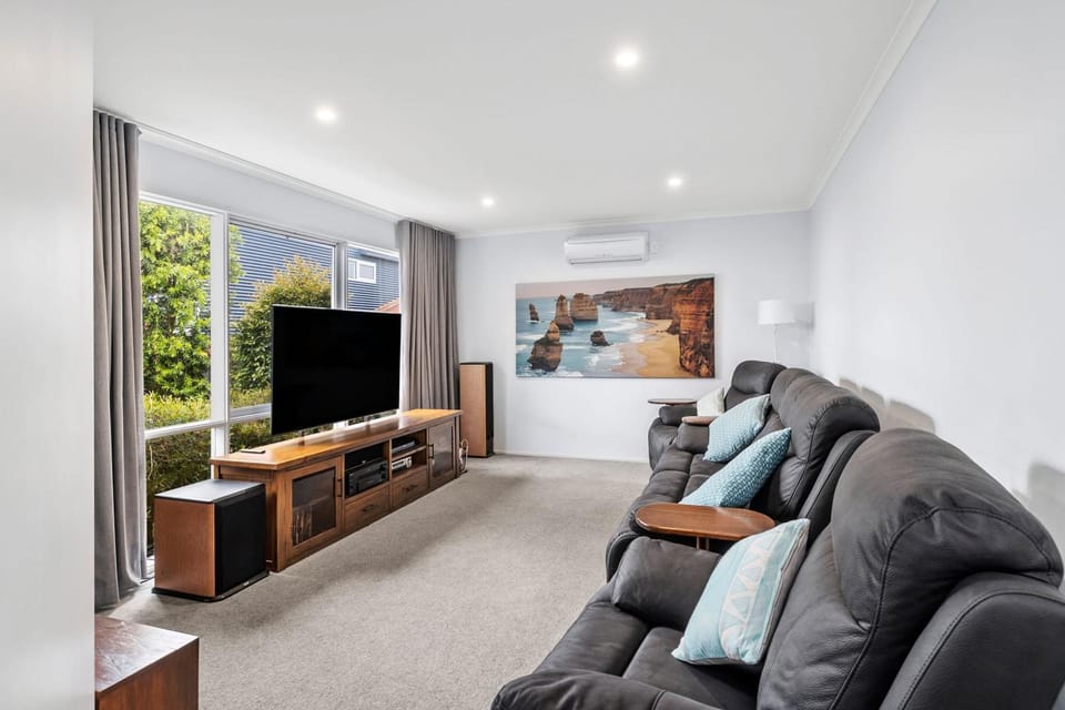 Bristol Beach House - BYO Linen House in Torquay