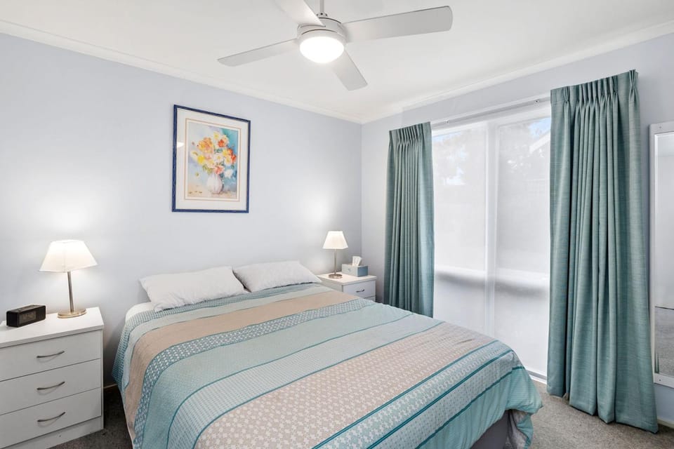 Bristol Beach House - BYO Linen House in Torquay