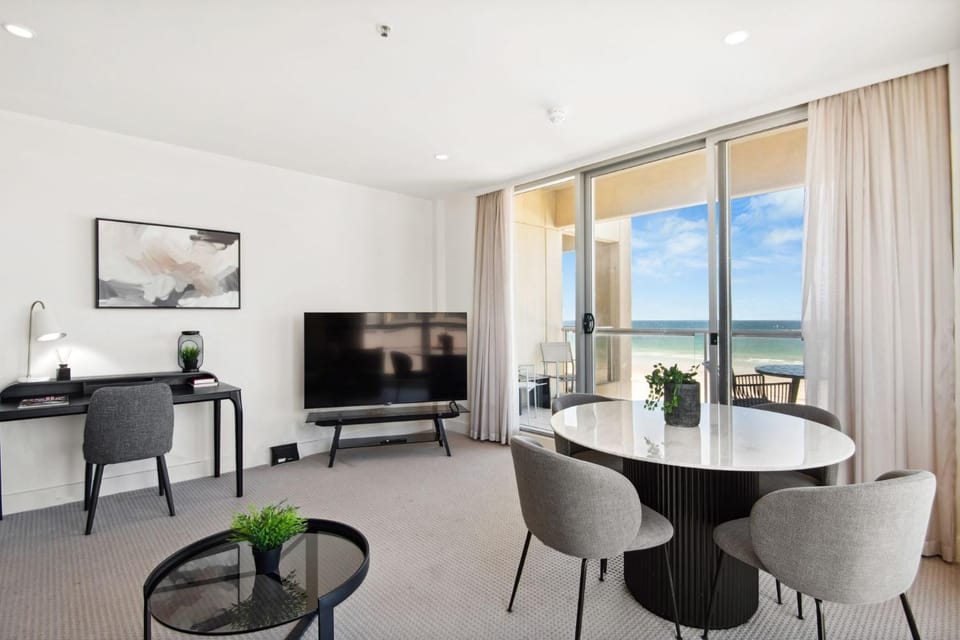 Belle Escapes - Beachfront Balcony Glenelg Apartment in Adelaide