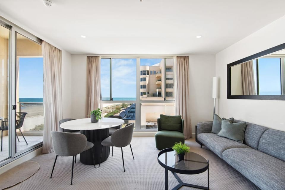 Belle Escapes - Beachfront Balcony Glenelg Apartment in Adelaide