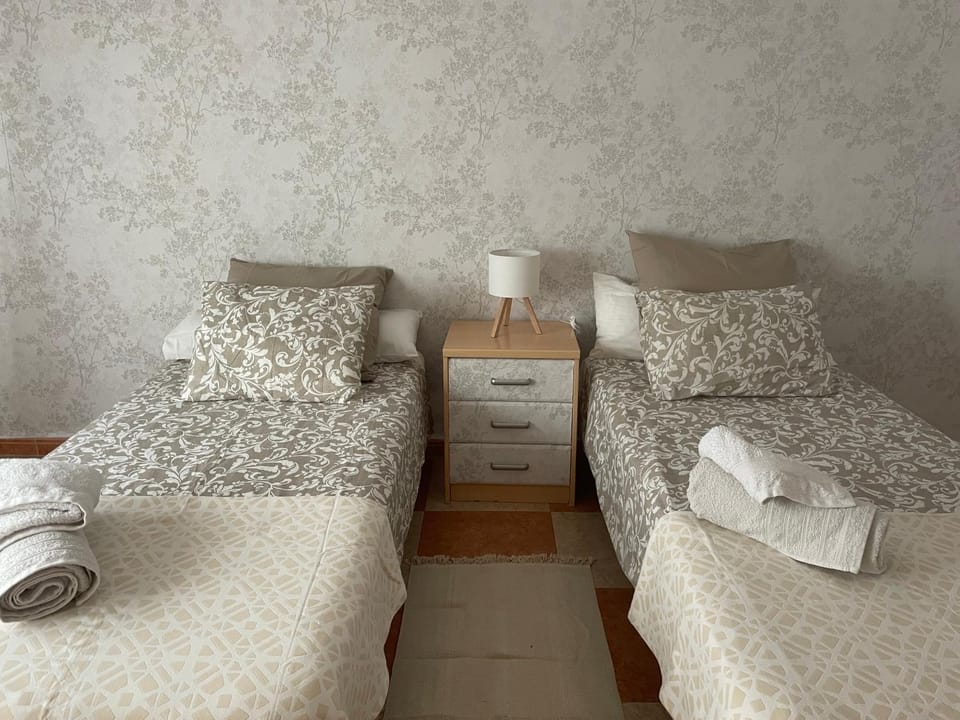 Bed, Bedroom, towels