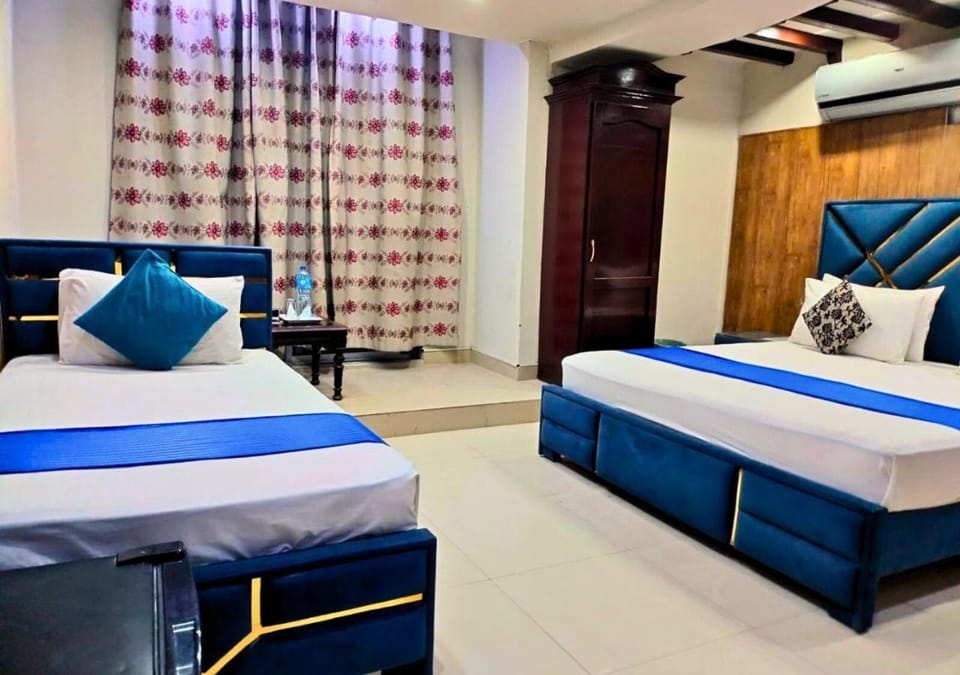 Bed, Photo of the whole room, wardrobe, air conditioner