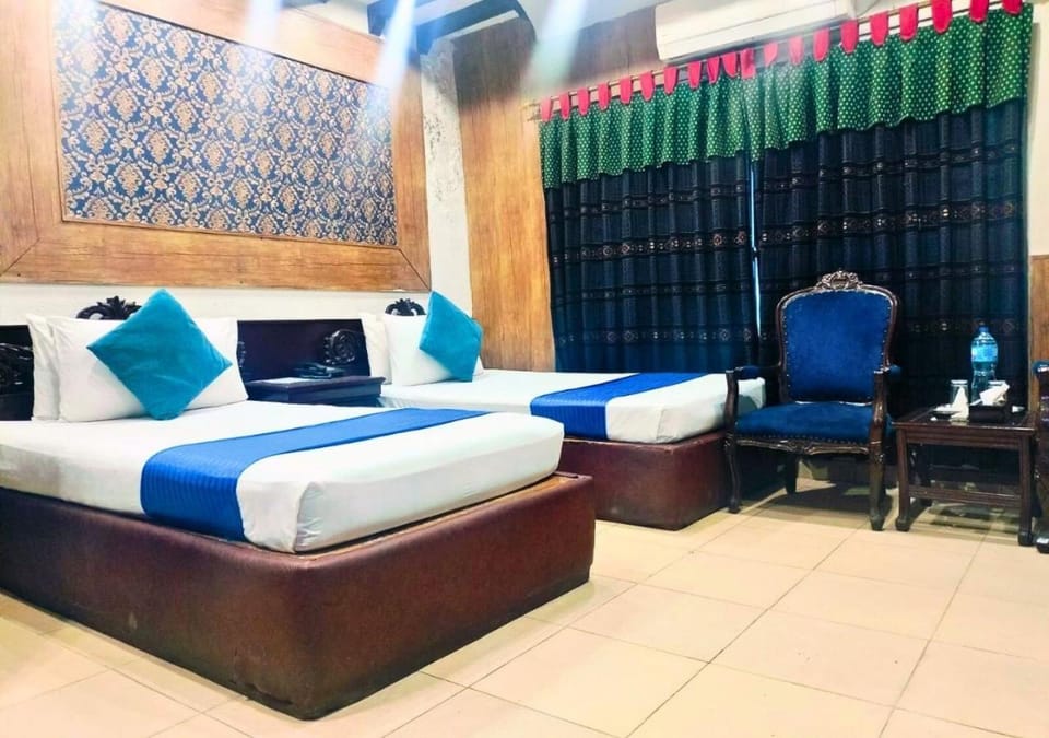 Bed, Seating area, Bedroom, air conditioner