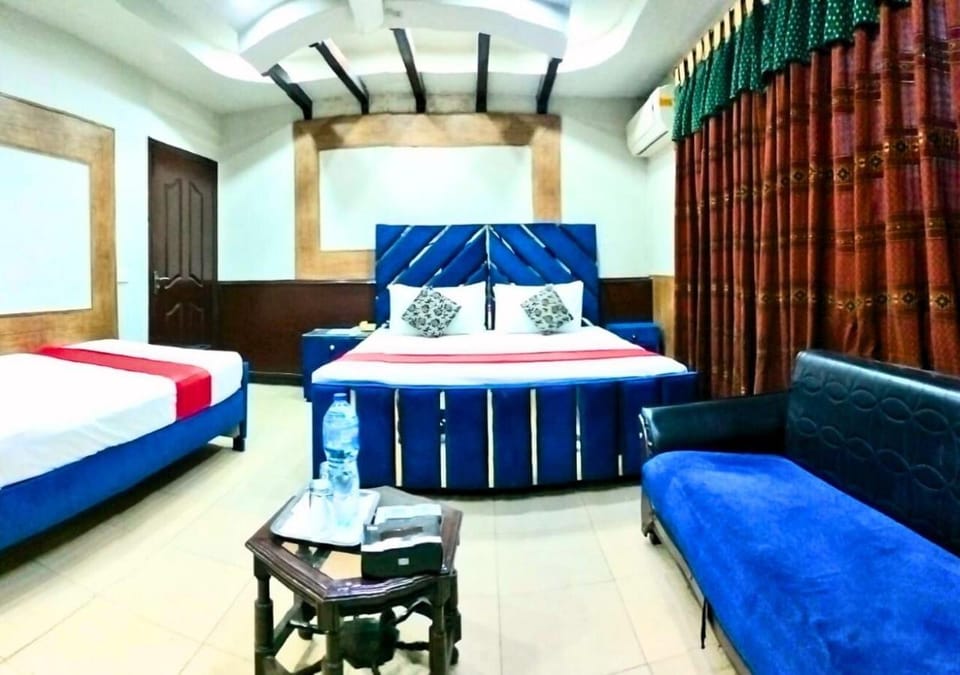 Bed, Seating area, Bedroom, air conditioner