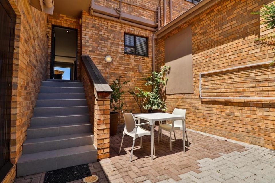 Patio, Facade/entrance