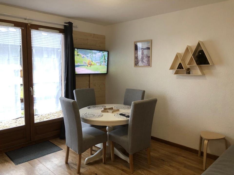 TV and multimedia, Living room, Dining area