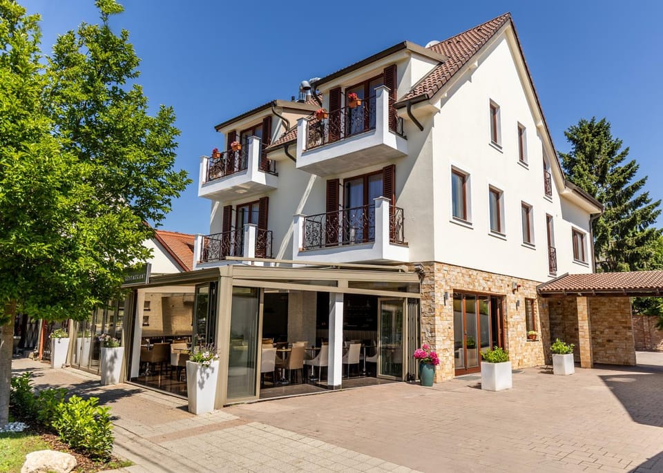 Property building, Day, Street view