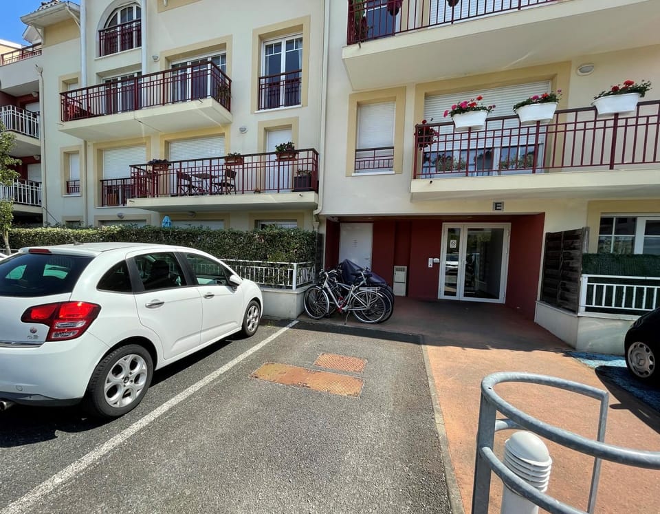Facade/entrance, acessibility