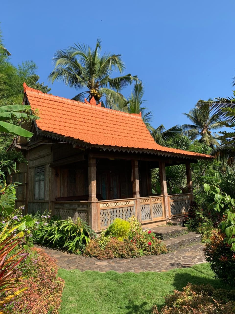 Property building, Day, Garden, Garden view