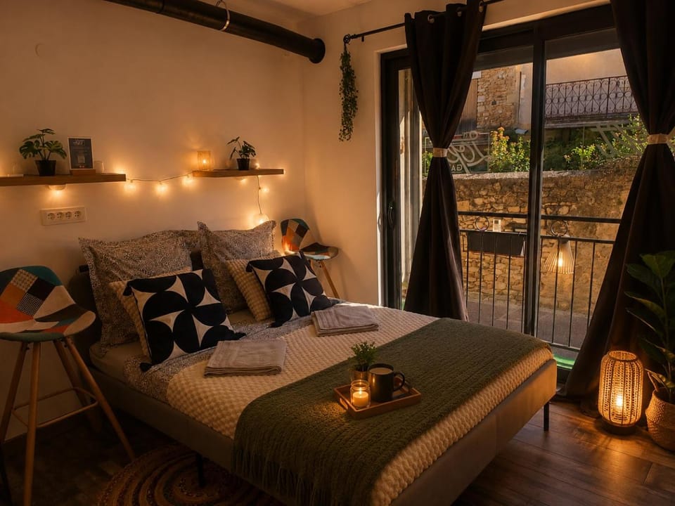 Bed, View (from property/room), Photo of the whole room, Bedroom, towels