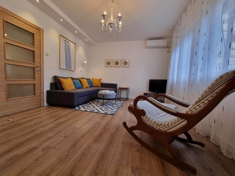 Golden Fields Apartment near the Old Town Apartment in Dobrota