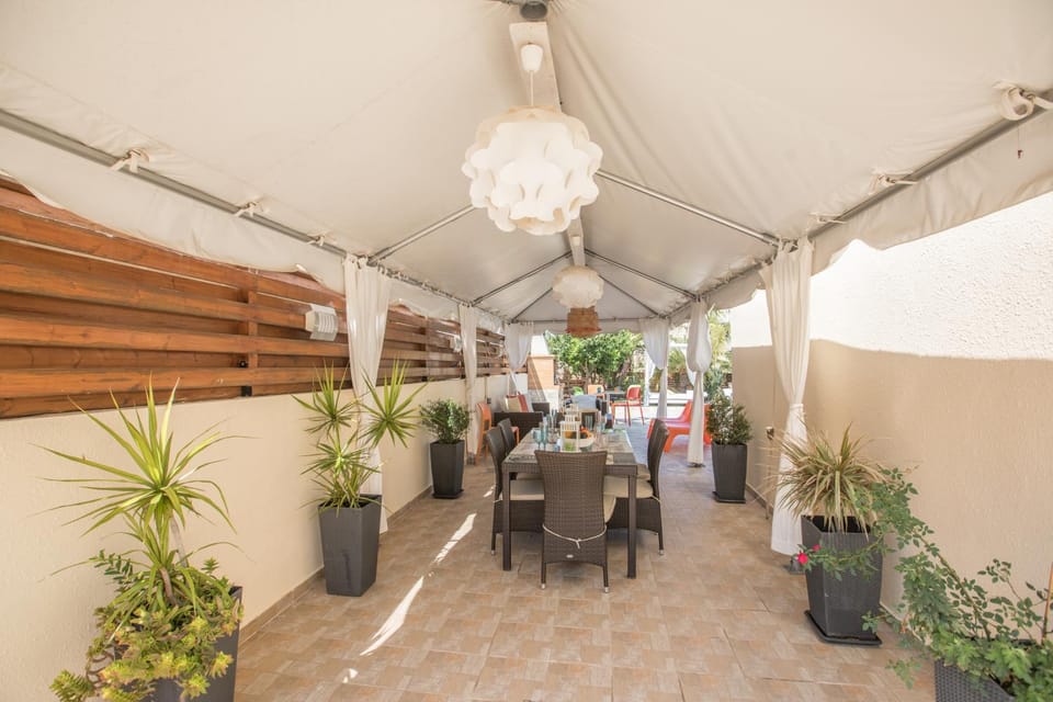 Patio, Dining area