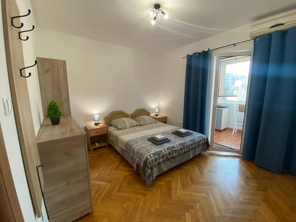 Bed, Photo of the whole room, Bedroom, towels, wardrobe