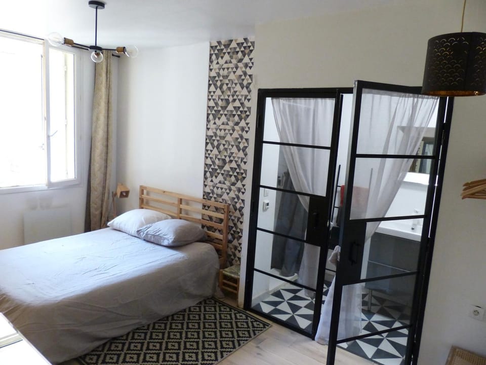 Bed, Photo of the whole room, Bedroom