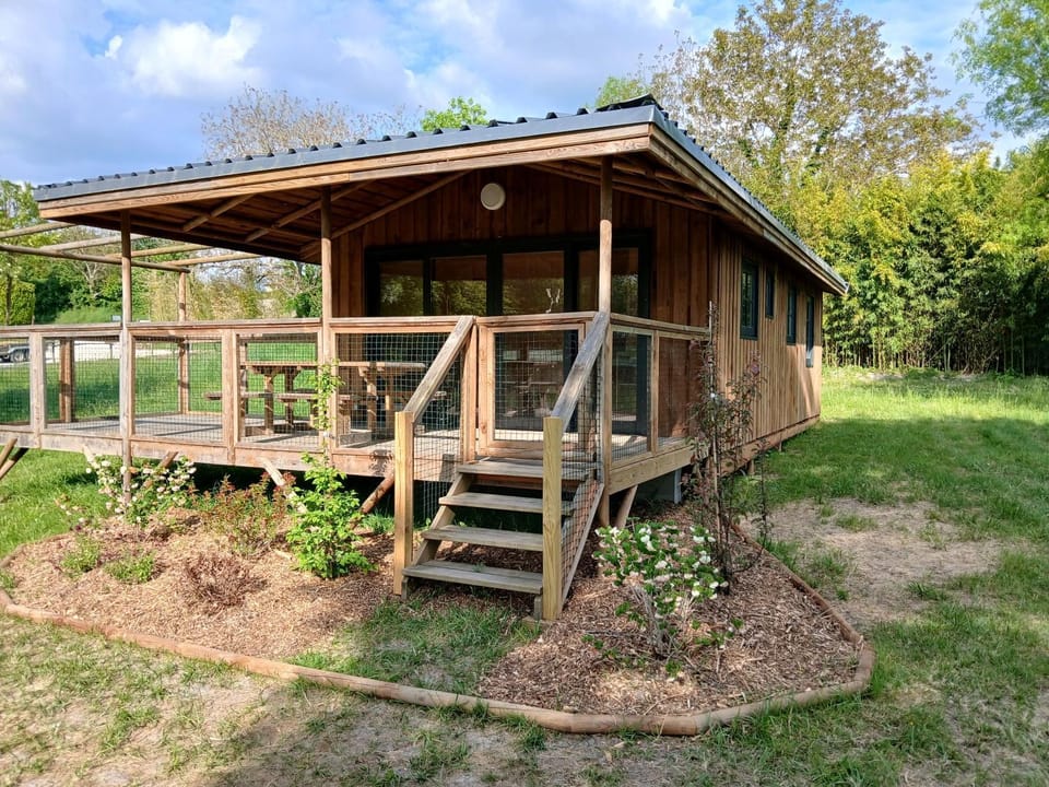 Camping des Tourbières - Gîtes Campground/ 
RV Resort in Nouvelle-Aquitaine