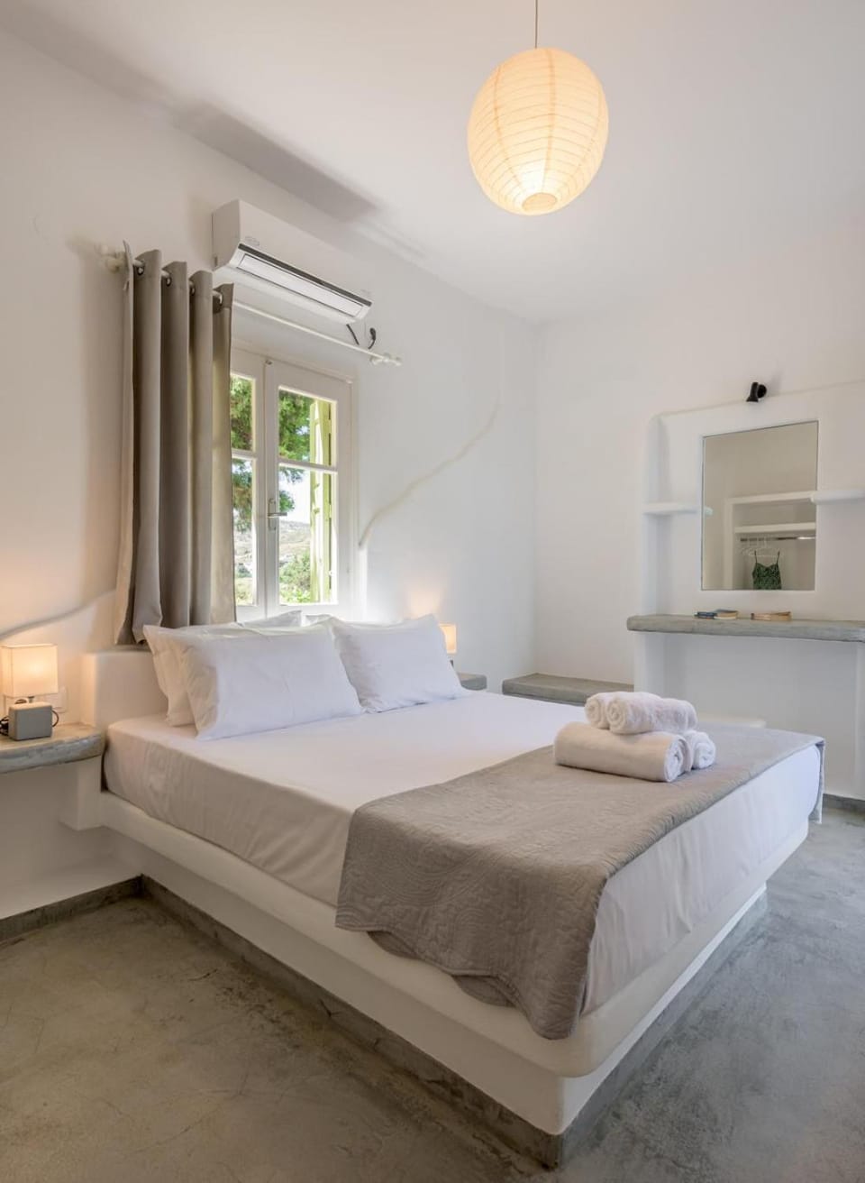 Pente Elies Milos Hotel in Pollonia