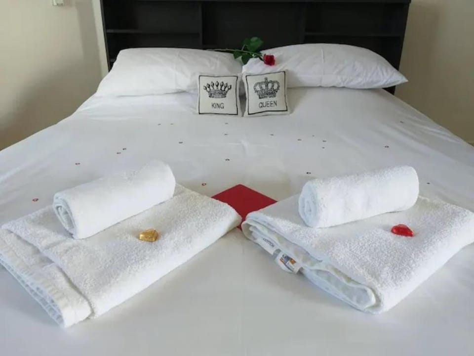 Panoramic Holidays - Deluxe 4 Apartment in Peyia