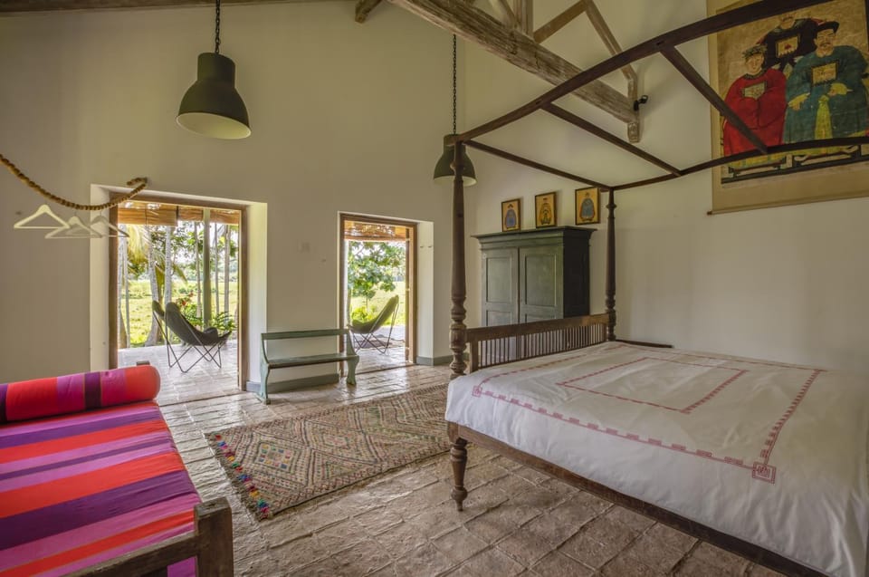 Bed, Photo of the whole room, Seating area, Bedroom