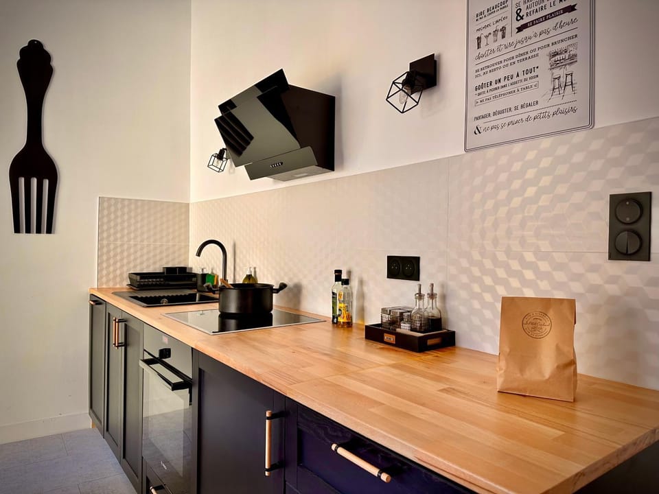 Kitchen or kitchenette