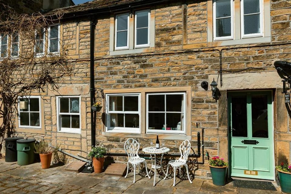 Property building, Patio, Facade/entrance