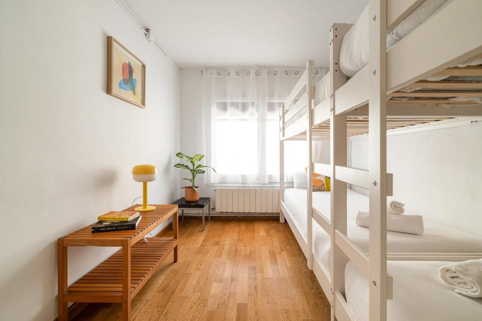 Bed, Photo of the whole room, Bedroom, bunk bed, towels