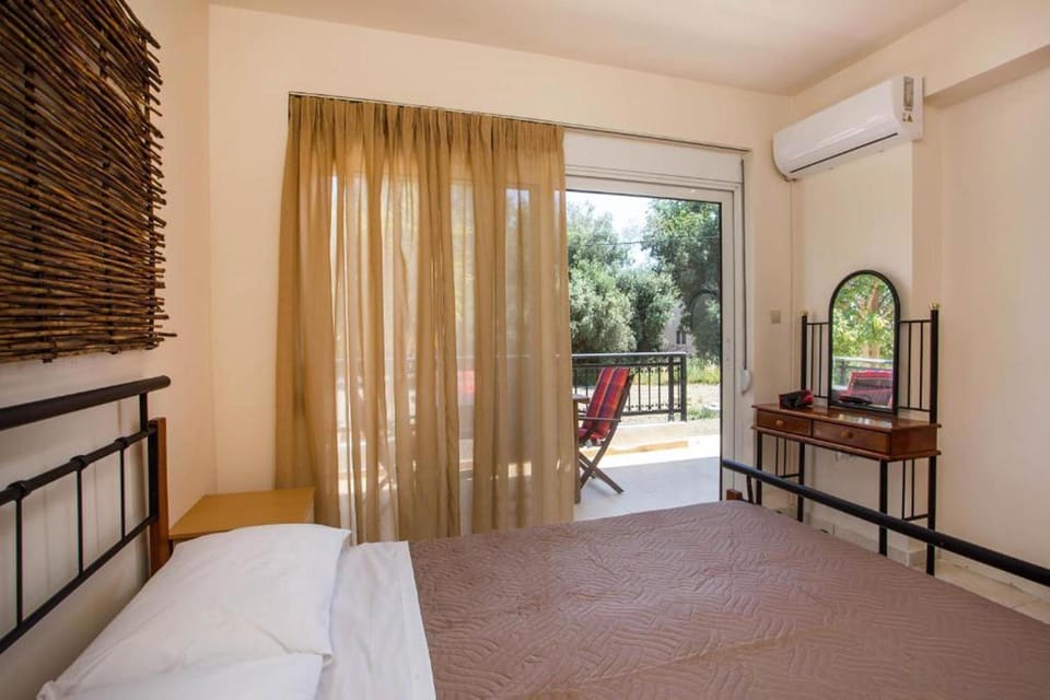 Bed, Balcony/Terrace, Bedroom