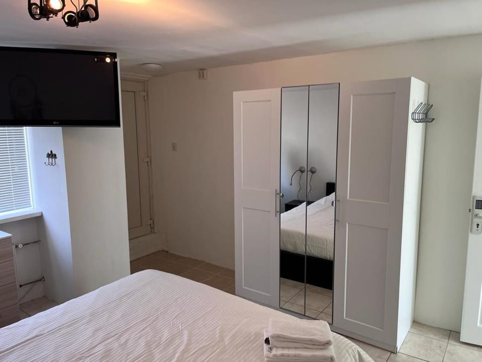 TV and multimedia, Bedroom