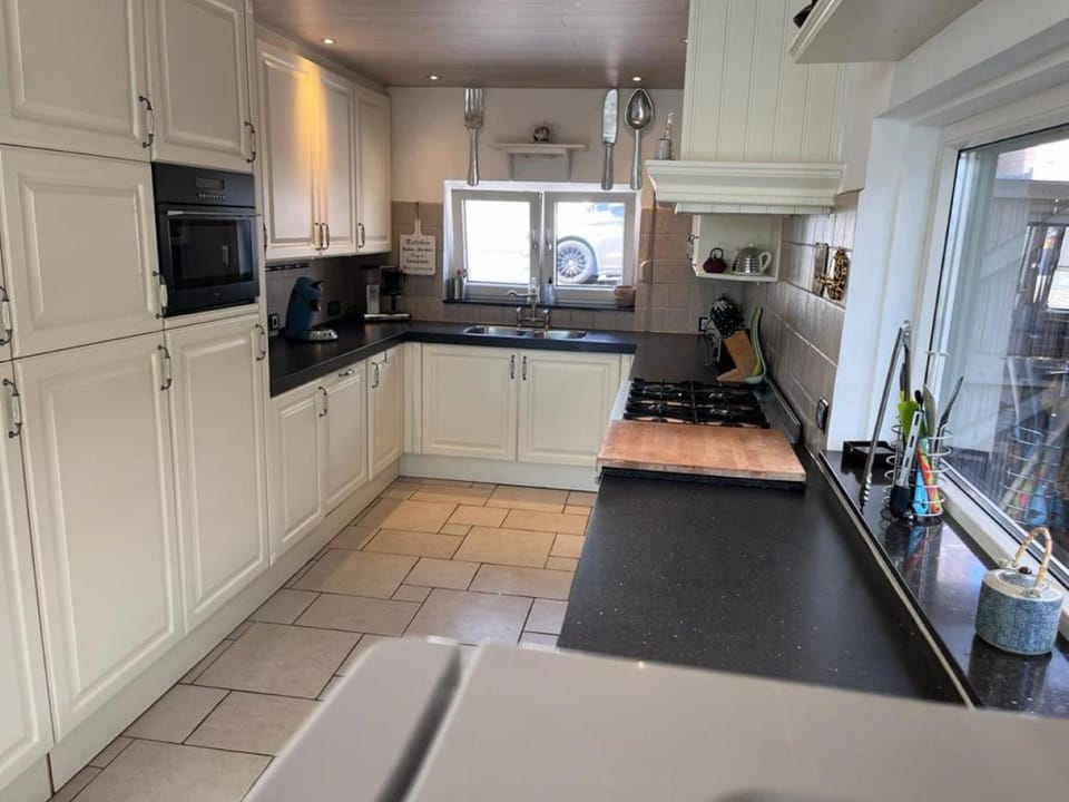 Coffee/tea facilities, Kitchen or kitchenette, kitchen