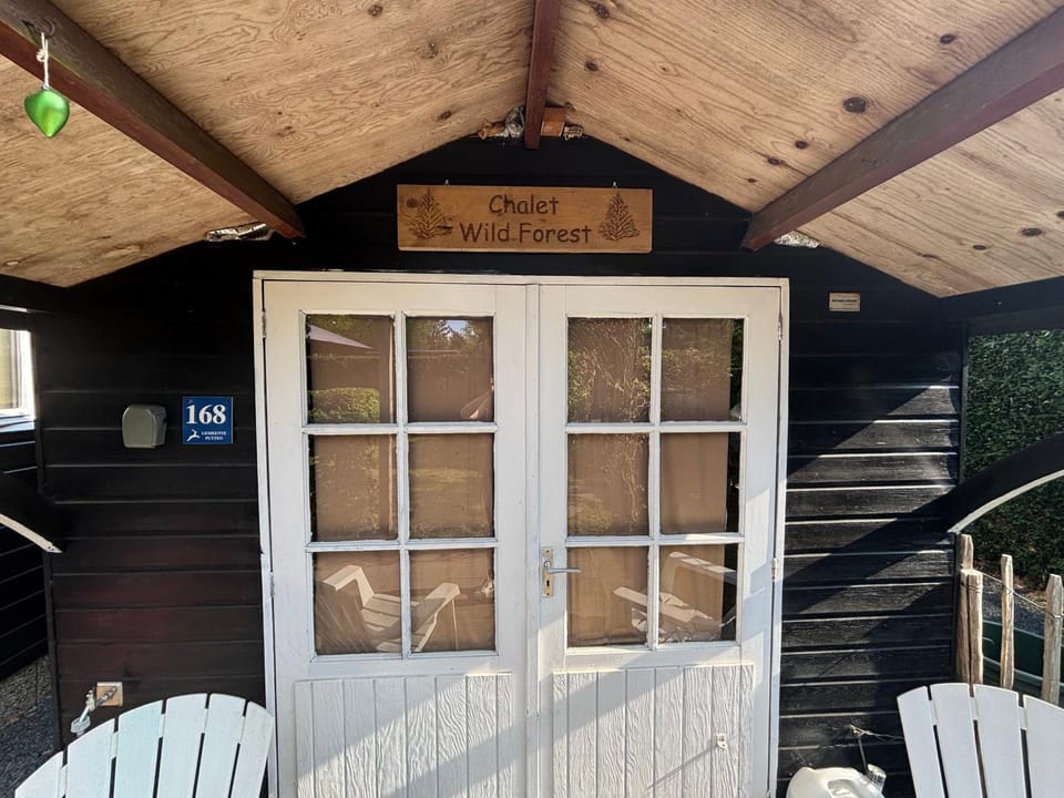 Chalet Wild Forest, knus chalet op de Veluwe met gratis parkeren Apartment in Putten