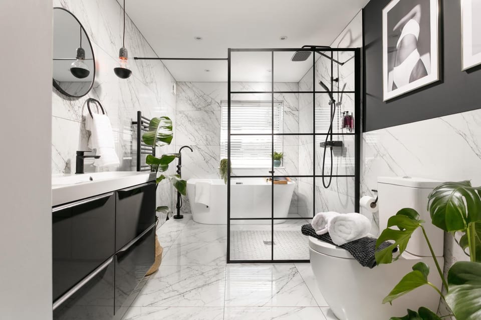 Shower, Toilet, Bathroom, Decorative detail, Bath