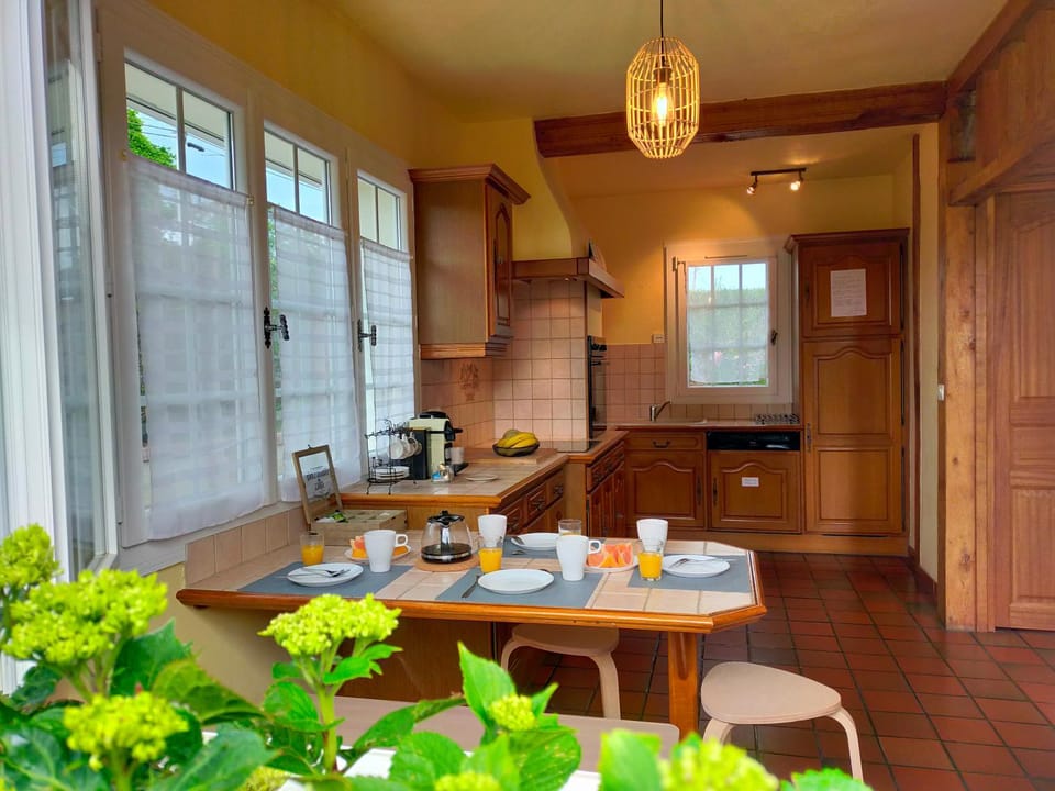 Dining area, Communal kitchen