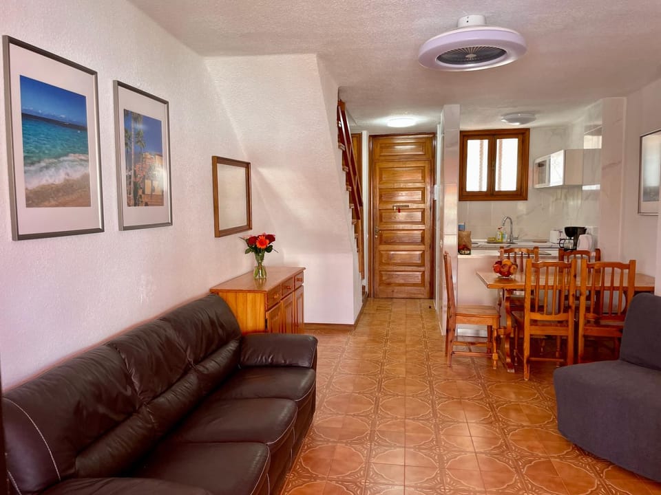 Kitchen or kitchenette, Living room, Seating area, Dining area, fireplace, fireplace, kitchen, kitchen