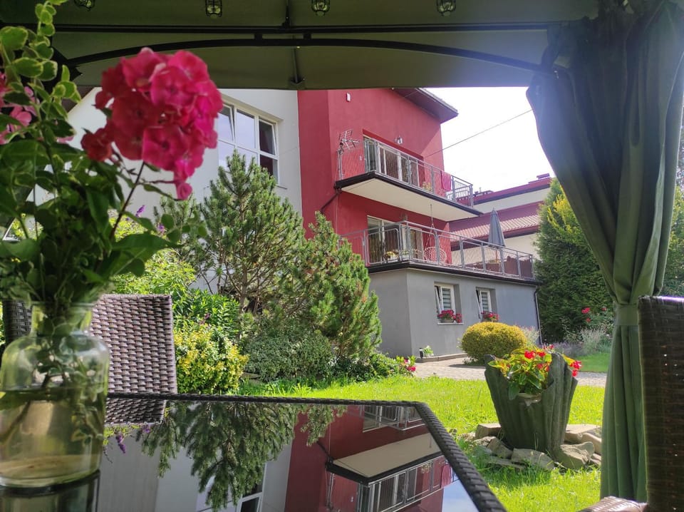 Property building, Patio, Spring, Day, Garden