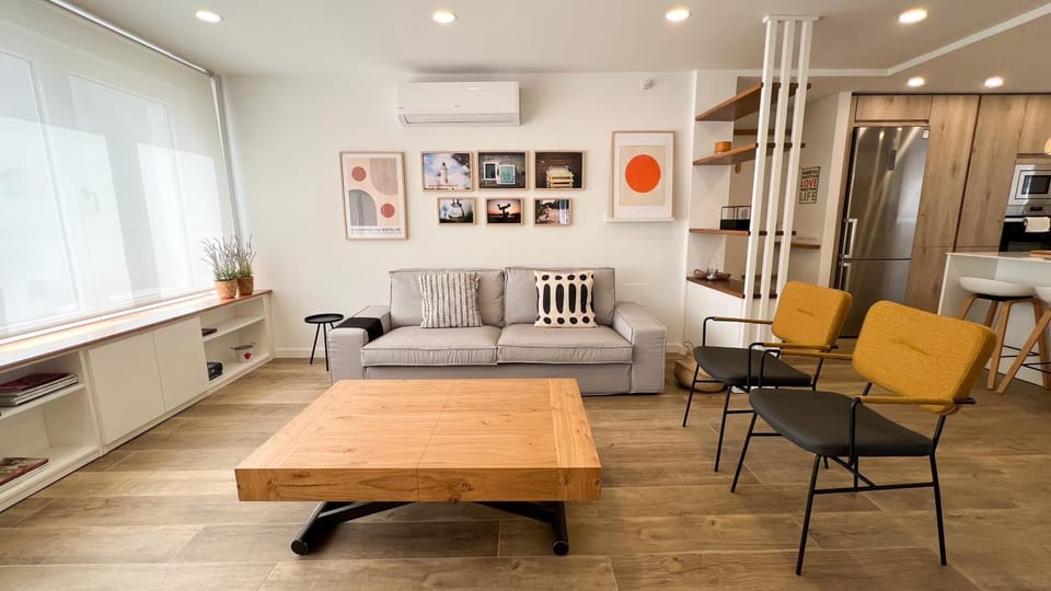 Living room, Seating area, Dining area