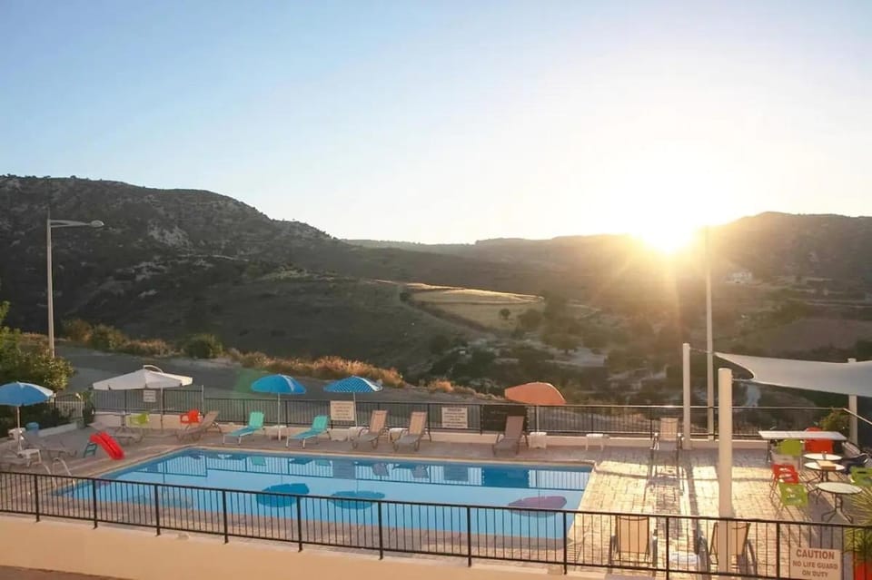 Panoramic Holidays - Deluxe 7 Apartment in Peyia